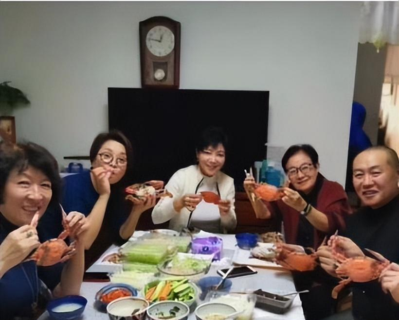 谷建芬|谷建芬:昔日爱徒一大堆,这个春节档只有一位不忘师恩来探望