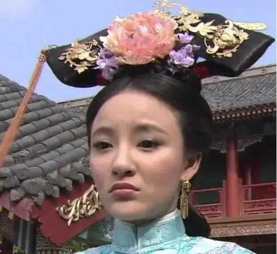 杨紫|杨紫脸再次崩塌!一阵不见又变模样,童瑶被嘲像小老太,孙俪怪