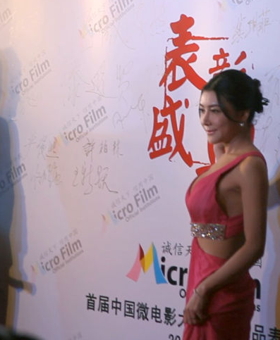 她曾是最美“潘金莲”，因魔鬼身材走红，今只能靠走穴为生！