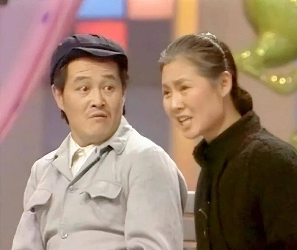 黄晓娟|黄晓娟61岁头发花白,曾登上春晚22次,如今头发花白似寻常老太