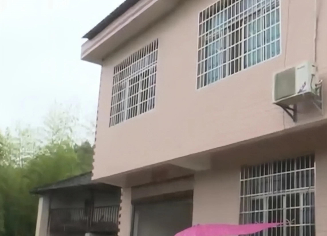 92岁老人洗澡时摔倒,儿媳不管不问并将其赶了出来:找你女儿去