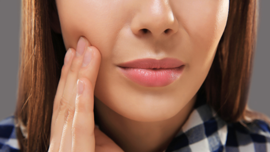 牙龈萎缩|牙龈经常肿痛,一个小方法调理,或避免牙龈萎缩!