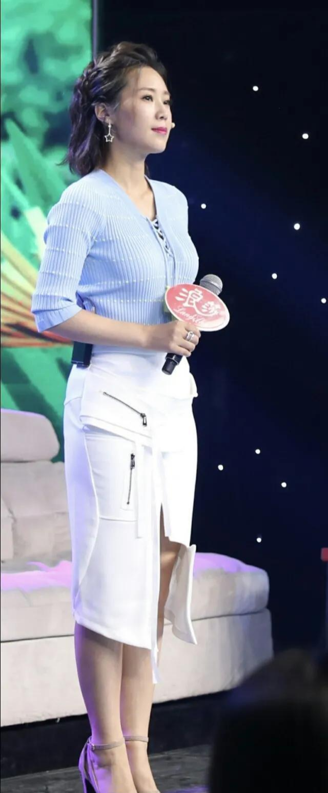 云朵|歌手云朵近照,精致的妆容,皮肤的白皙,一点也不像36岁的人