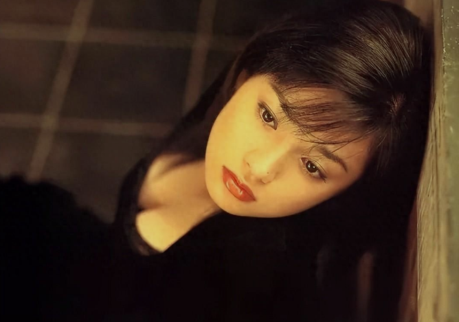 又一位41岁女星被曝出轨!男方长相一言难尽,富豪男友忍痛分手