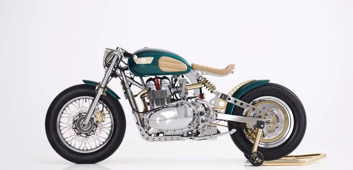 文玩核桃|定制 | 祖母绿翡翠 艺术品级别的凯旋Bonneville