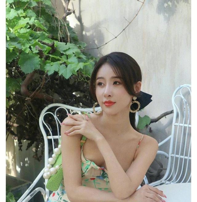 贾青:搞“四角恋”,扑倒男导演,隐藏在清纯外表下的“女海王”