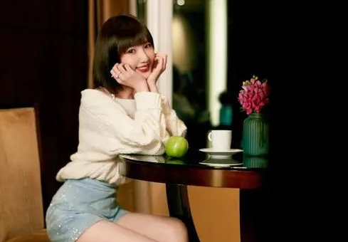 相亲角的香馍馍，毛晓彤十分钟被五人加好友，与古力娜扎对比太明显