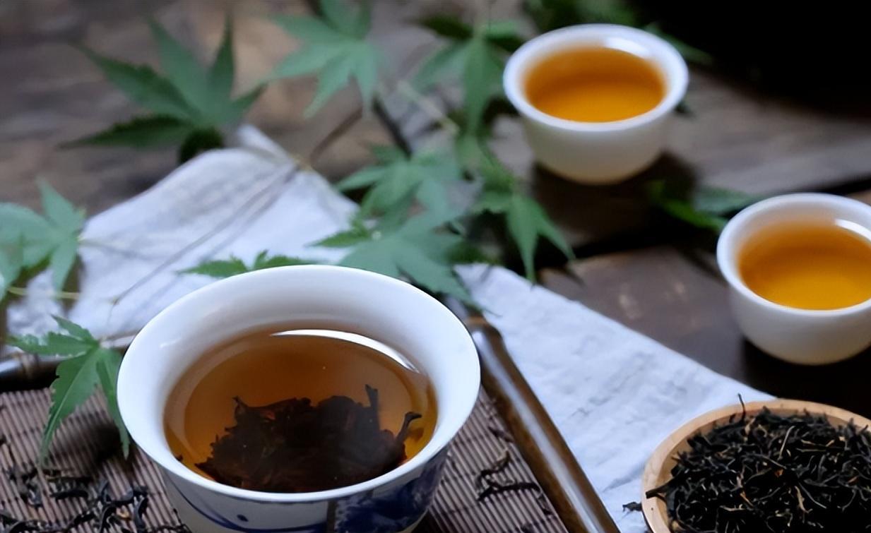 饮品|一位酒厂工人的肺腑之言:只需一点茶叶水,白酒好坏立马一目了然