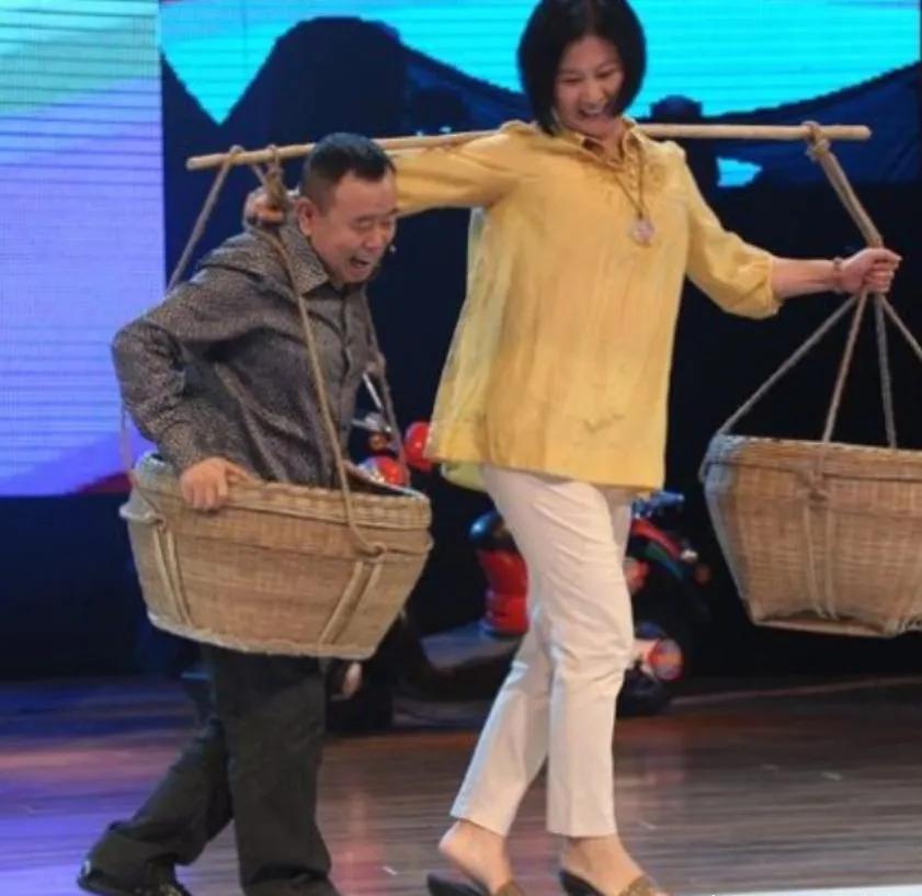 黄晓娟|黄晓娟:37年的婚姻生一子,儿子从不是她的累赘