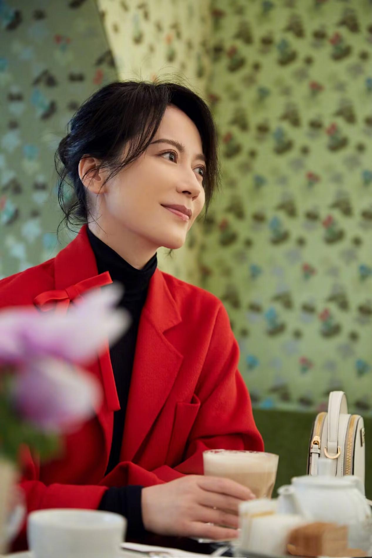 俞飞鸿|俞飞鸿有一位陪伴她二十年的知己