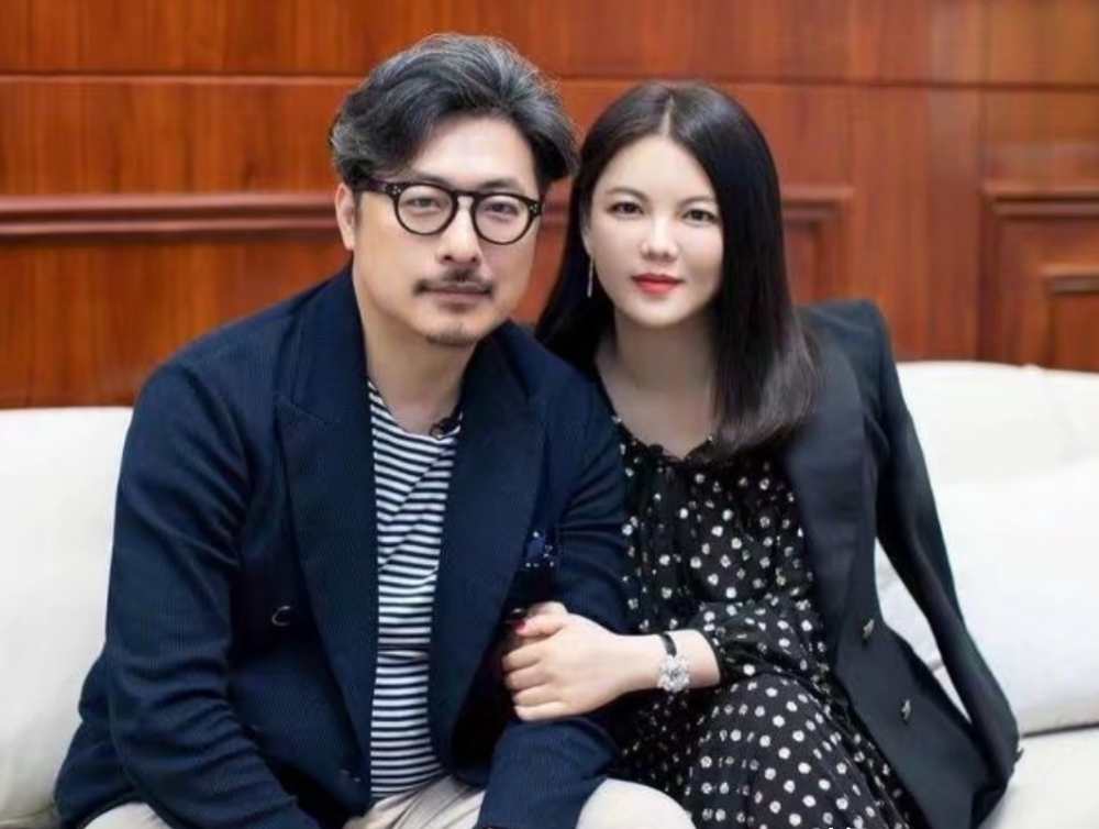 李湘前夫王岳伦,老牛吃嫩草,找了个跟自己女儿年纪相仿的小姑娘