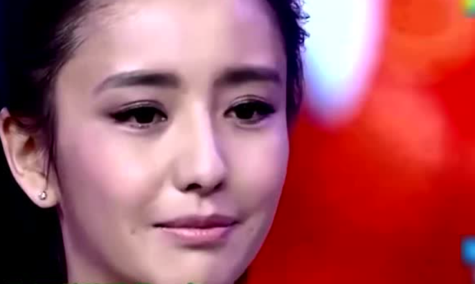 40岁佟丽娅当众流泪!前夫力捧其演技,离婚后仍支持她事业