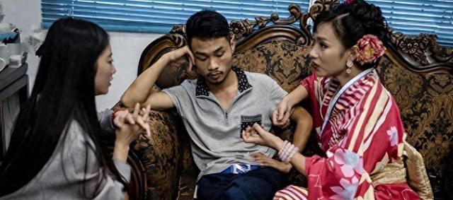 揭秘20万群演不为人知的一面：美女泛滥、懒汉遍地，裸替一天8000