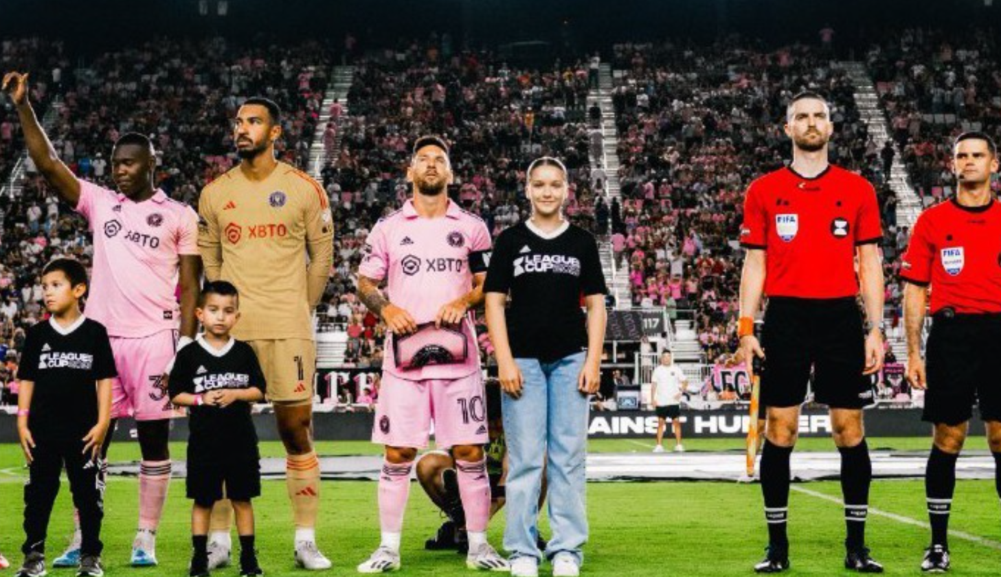 小七瘦了！与贝克汉姆贝嫂一起健身，不惧流言，练出马甲线