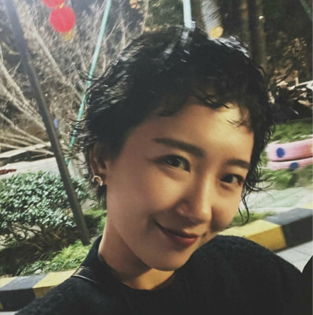 郝邵文老婆身份被扒！离异还带有8岁的女儿，长得漂亮还特别温柔