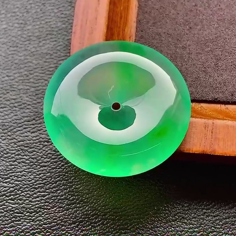 探索芙蓉种翡翠:淡雅脱俗的珍稀之美