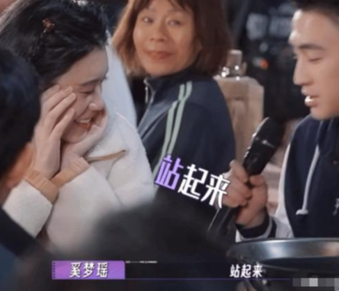 同样是豪门夫妻上综艺,霍启刚何猷君与向佐的教养,差别一目了然