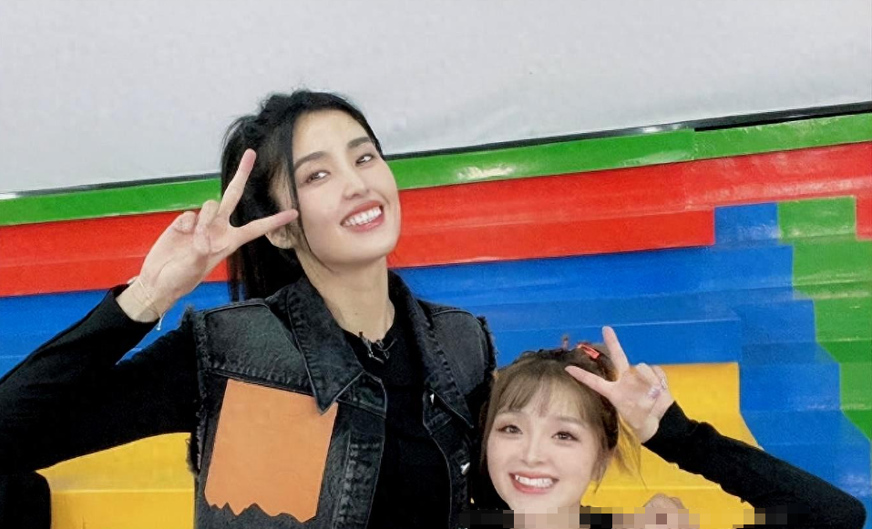 美依礼芽被曝体重30KG身高152,和188的赵丽娜同框,站着也像坐着一样