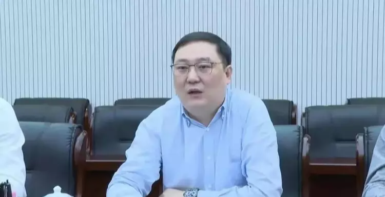 董卿|密春?被雷?限制?消高?费，董卿?抛售?宅豪?被央?开视?除