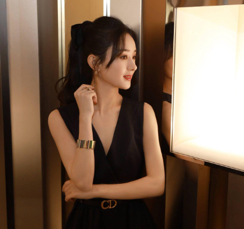 赵丽颖|赵丽颖近日穿搭,穿3万西装配1万5衬衫,上班族直呼买不起!