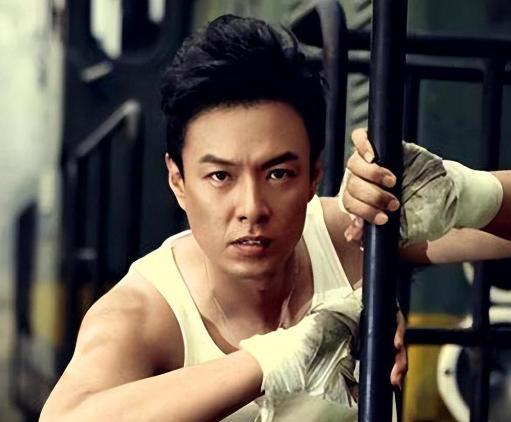 因穷被女友嫌弃，一气之下娶普通女教师的朱铁，如今过得如何了？