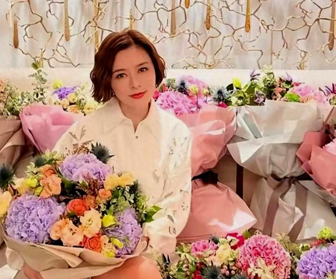 关之琳60岁了,说自己什么男人都试过,上亿豪宅庆生单身无娃