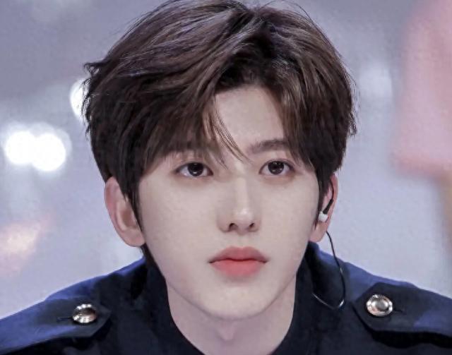 表面红得发柴，却拿不出一首像样的代表作，这7位明星实在太尴尬