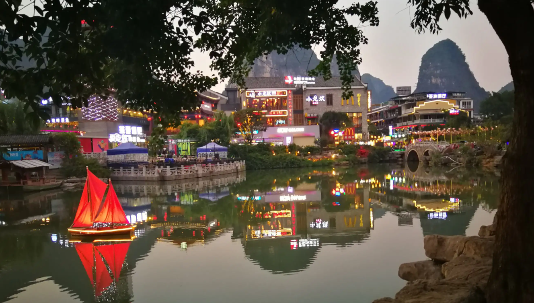 阳朔|阳朔西街,一个让你流连忘返的地方