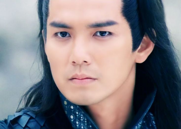 钟汉良|48岁钟汉良现身公司参观,头发浓密颜值回春,穿搭遭网友吐槽