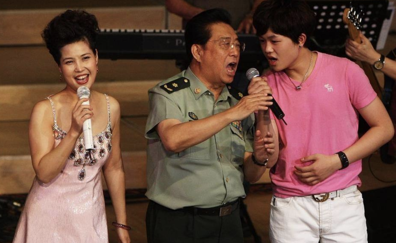 李天一被知名音乐学院录取,遭网友抵制,犯过错就要惩罚一辈子?