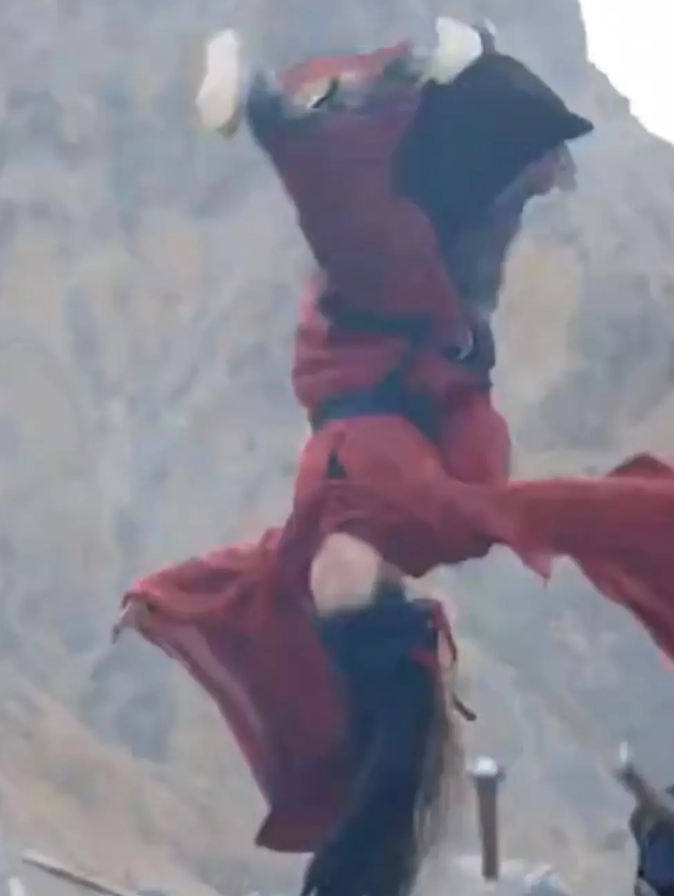 《一念关山》刘诗诗演技惹争议，假吃端着板脸装，频繁用替身露馅