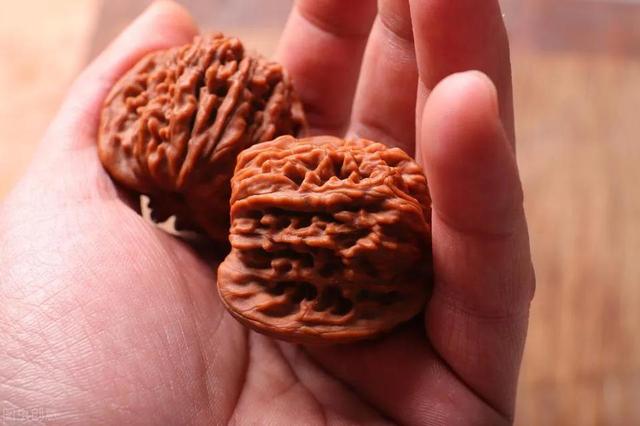 文玩|机刷文玩值得玩吗？细说机刷与手盘的区别