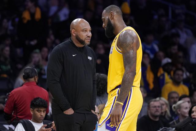哈姆帅位稳固骑士时期(03年—10年和15年—18年),詹姆斯拿到了2次mvp