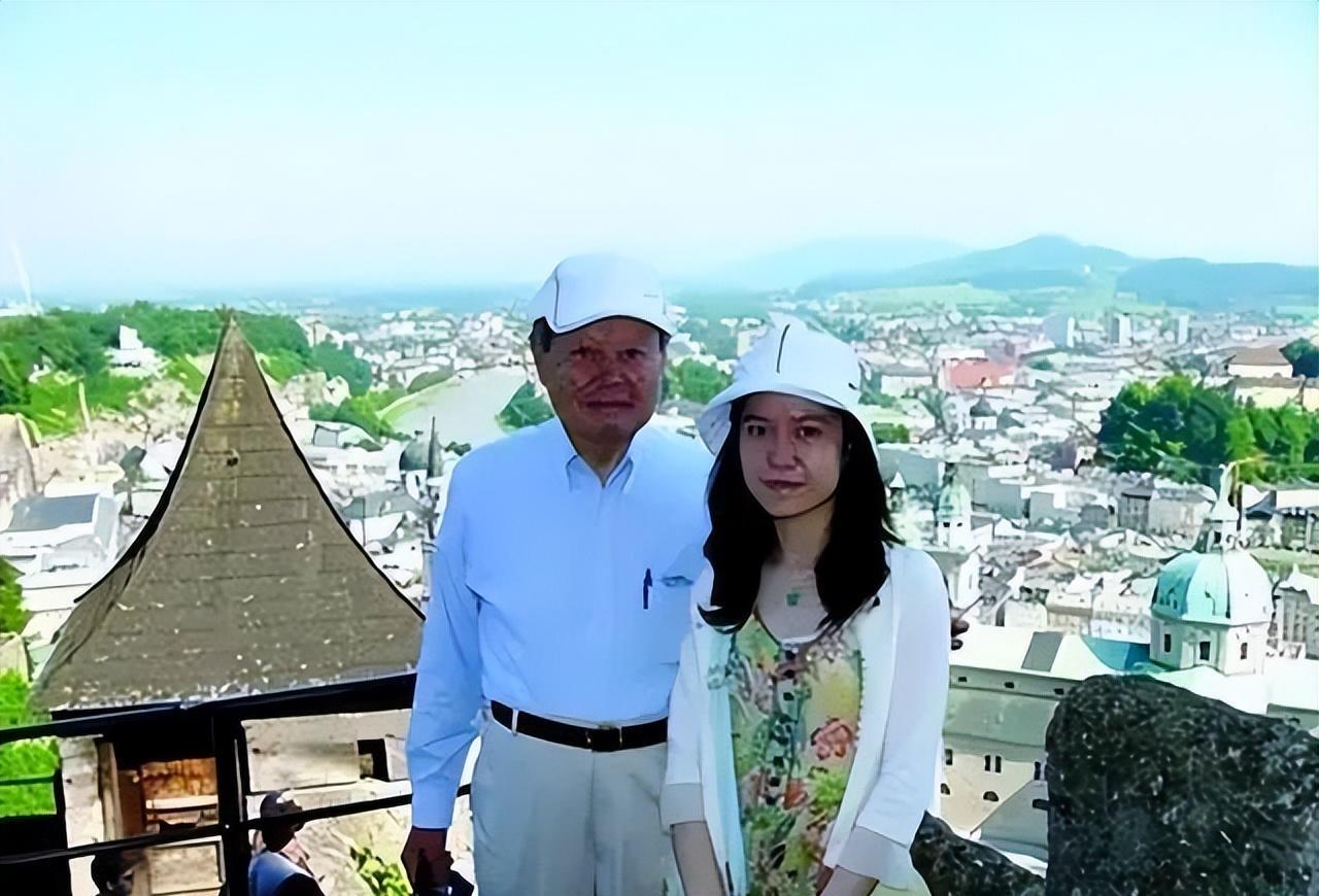 翁帆|101岁杨振宁状态堪忧？翁帆已准备好退路：冻9颗卵子改嫁后仍可孕育