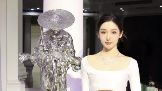 都美竹|都美竹亮相时装周，前脚被嘲P图痕迹重，后脚被曝不在受邀名单中