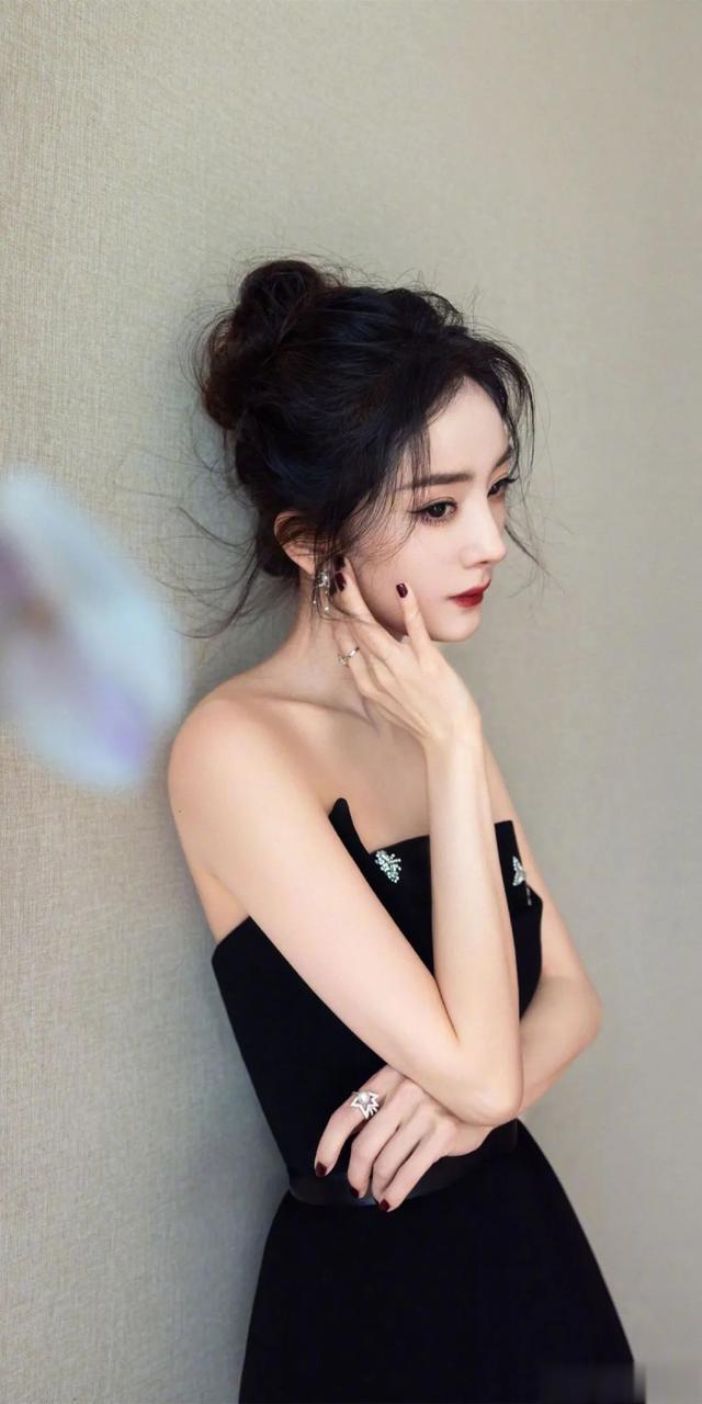 赵丽颖|杨幂在春晚状态落败于赵丽颖?