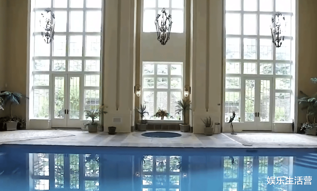 |王诗龄母亲节为李湘送花,晒童年照秀黄金豪宅,李湘被曝还有孩子