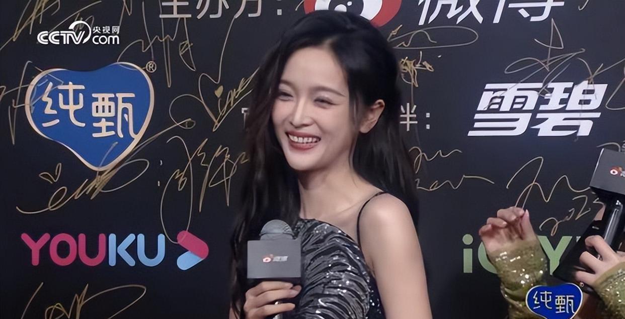 久违的音乐晚会，周笔畅又乱穿，谢娜跳脱放飞，周深深情有魅力