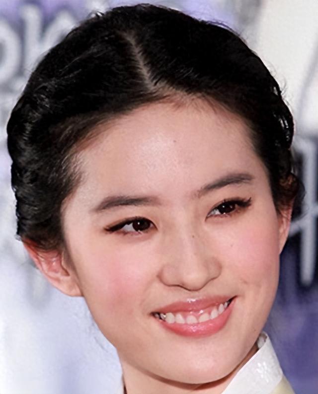 嘴唇厚、小鸡嘴，地包天，这8位女星看似貌美如花，实则奇怪