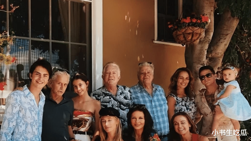 泽塔·琼斯：忍了花心老公23年，一双儿女都没能遗传她的高颜值