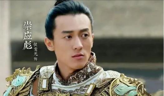 脚踏两只船?33岁男星刚红就塌房!深夜牵手小3岁女星回家过夜