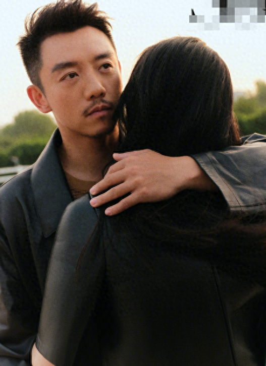 苗苗和郑恺被邀拍合照,苗苗高情商举动,衬托老公身高有178