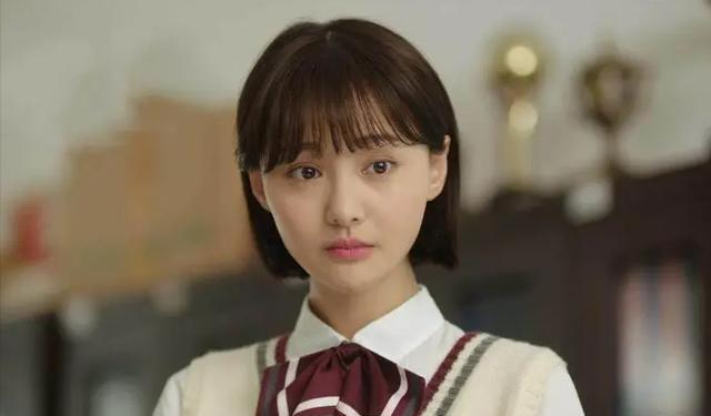 郑爽|曝郑爽海外现状,油头满面,目光呆滞,曾靠喝自来水为生