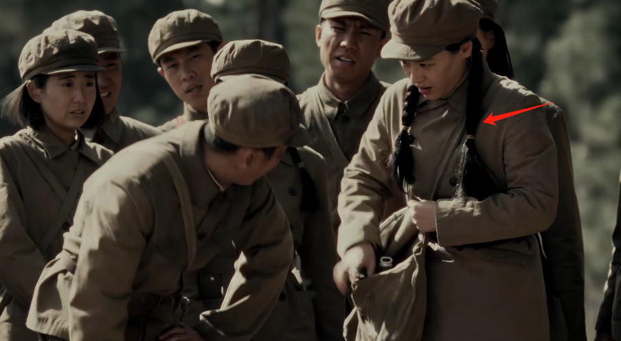 郑晓龙《侦察英雄》遭痛批,战争剧要接地气,但绝不是“接地府”