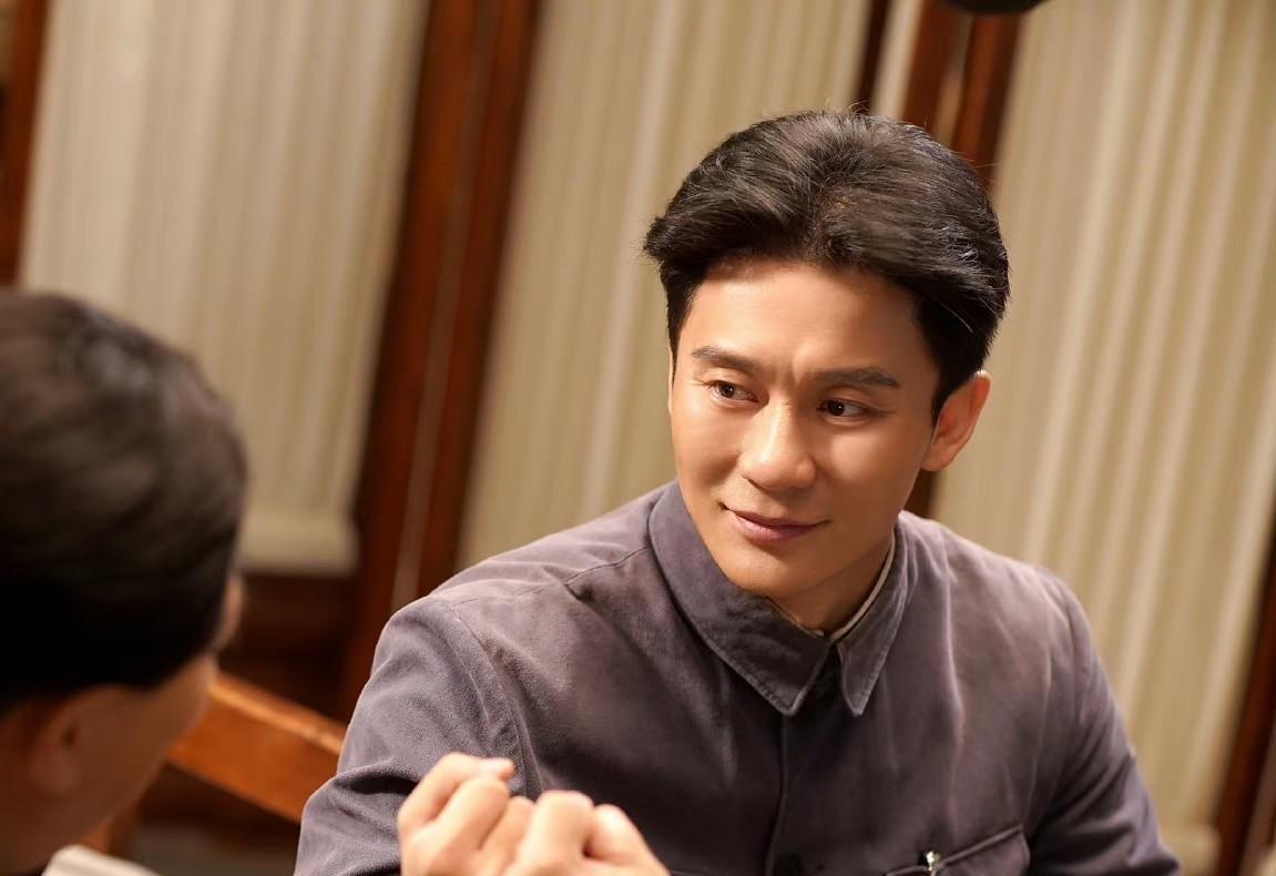 李晨演毛岸英引争议,观众智商遭质疑!45岁演员勇敢挑战,受众呼声不一