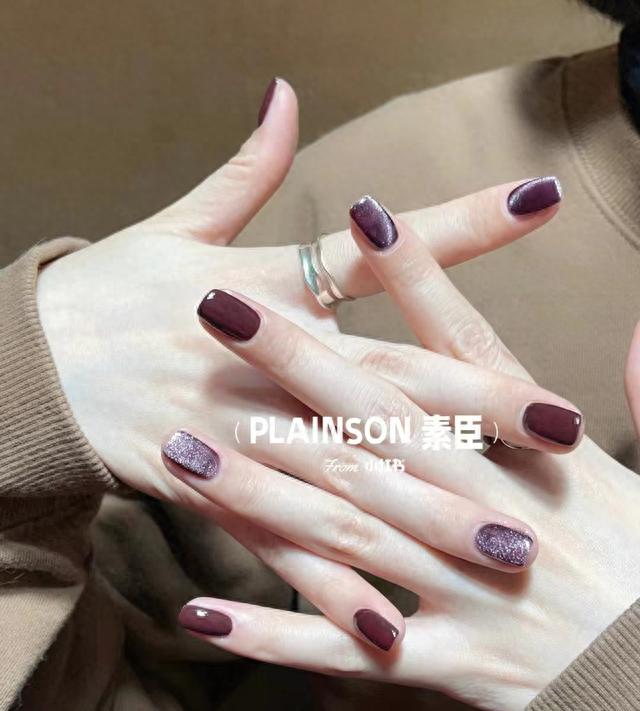 一眼入秋的美甲款式：高级氛围感显白秋冬美甲合集