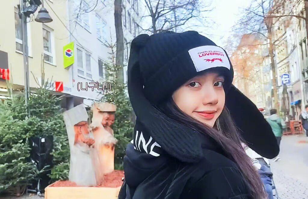 jennie|杨颖活成黄晓明高攀不起的样子!Jennie男同热吻,lisa75亿购房