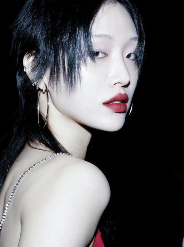 高马尾 韩国超模崔素拉登西班牙《VOGUE》封面，单人单抗！
