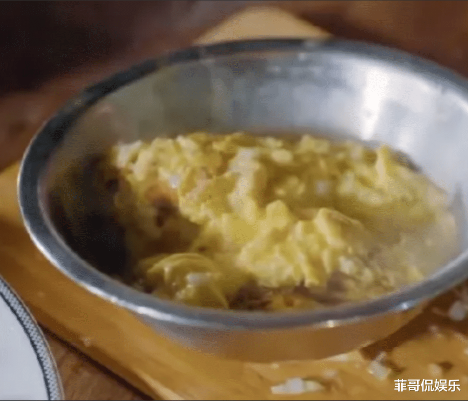 范丞丞料理秀惊现“盐王爷”，白敬亭情商逆天惹网友赞叹