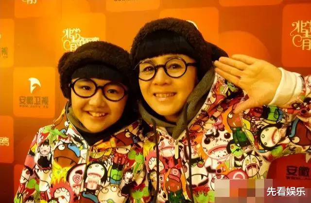 刘纯燕|从“童年女神”到“晚节不保”,57岁的金龟子,终将不被世界宽容